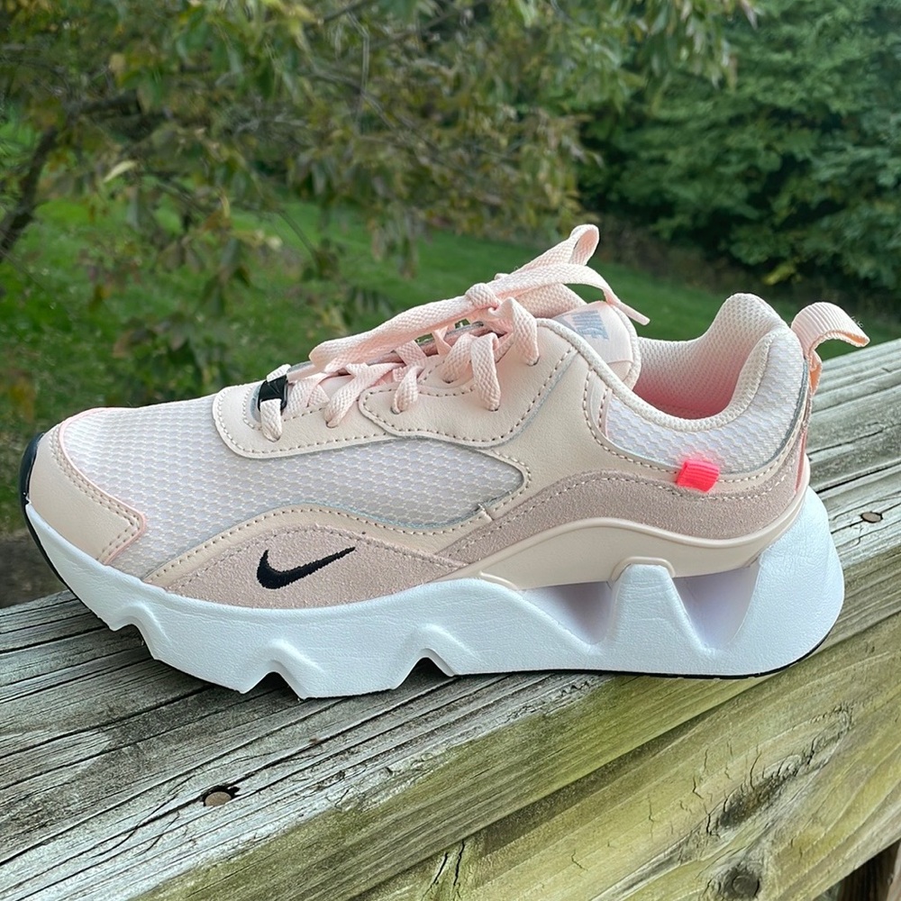 Women’s Nike RYZ 365 2 Shoes NWT